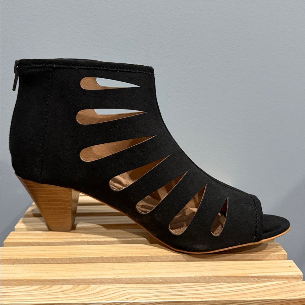 Black Cutout Ankle Booties Peep Toe Heels Versatile Everyday Chic Diane Gilman 9 - Picture 8 of 13